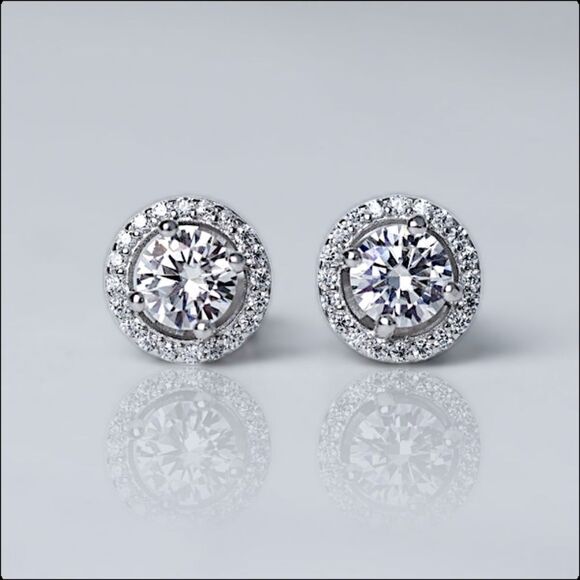 Certified Full VVS1 Moissanite Luxury Halo Stud Earrings Unisex - Picture 2 of 7